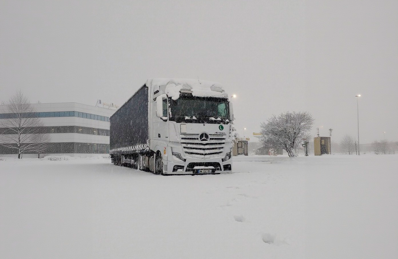 Première neige sur les routes d’Europe : la préparation de ROYAL TRANS SOLUTIONS pour la saison hivernale